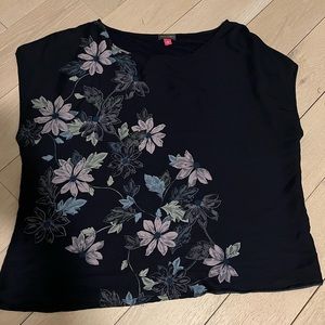 Womens XXL Vince Camuto Dark Blue with lavender floral design tank top.